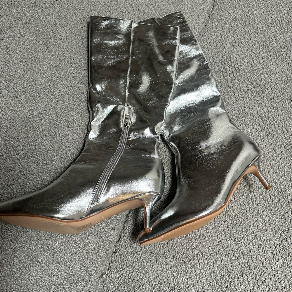 Source Unknown Metallic Silver Heeled Boots